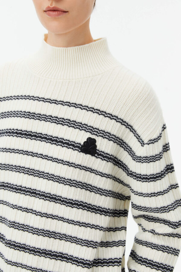 #color_Off White